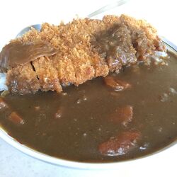 カツカレーも旨...