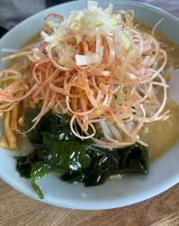 ラーメンを食べ...