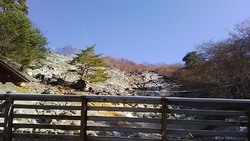 近くで噴煙があ...