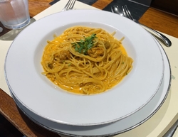 まずは前菜が美...
