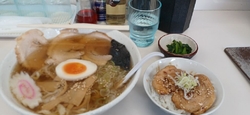 近くの三毳山公...