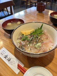 黄金色の銀杏並...