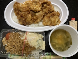 豚天丼をテイク...