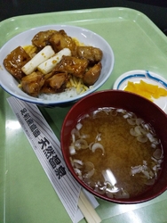 券売機でトリ丼...