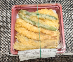 妻の昼食にお弁...