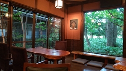 静かな雰囲気で...