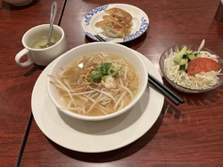 ディナーで来る...