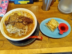 お昼を食べに行...