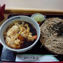 平日開店少し過...
