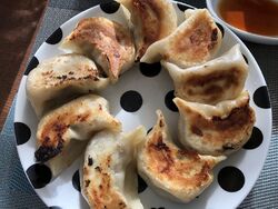 こちらの冷凍餃...