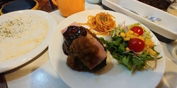 黒カレーとハン...