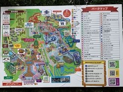 外は小雨の日で...