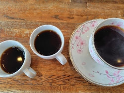 友人とお茶をし...