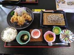 店舗前で待って...