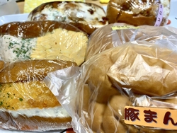 定番の温泉パン...