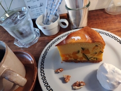 県庁近く、店内...