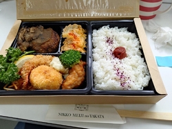 洋食弁当を注文...