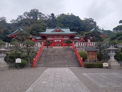 朱塗りが鮮やか...