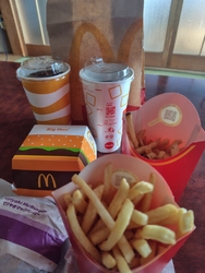 昼マックのポテ...