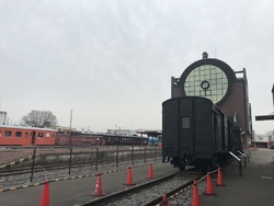 子供に汽車を見...