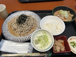 お昼時に伺いま...