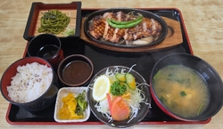 今日は定食が食...
