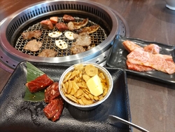 レーン焼肉に惹...