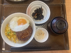 夕方軽く食事が...