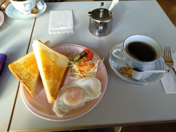 朝早くからモー...