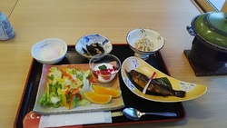 朝食の画像を添...