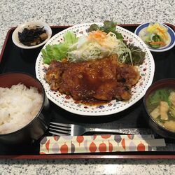 街の定食屋さん...
