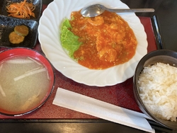 ランチやってる...