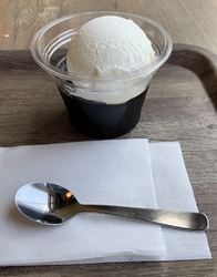 レジで前払いす...