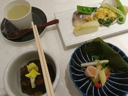 お久しぶりに訪...