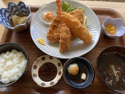 平日の開店直前...