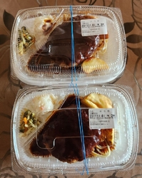 近くで昼食だっ...