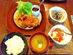 モダンな店内で...