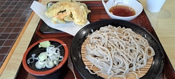 お昼にお蕎麦を...