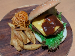 休日の夜に来店...