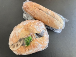 お昼ごぱんを求...