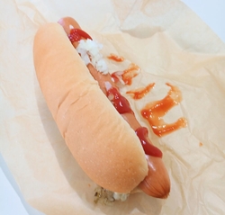 ホットドッグを...