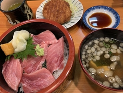 平日の昼どきに...