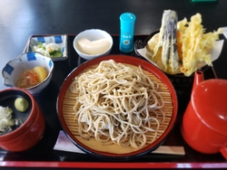 休日出勤のお昼...