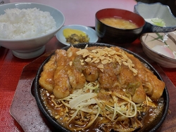 トンテキの店で...