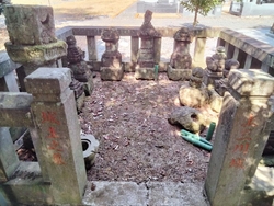 本堂前の推定樹...