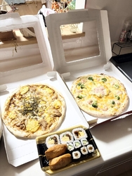 夕飯にピザと助...