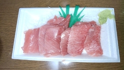 お店の前を通り...