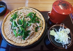 妻が、にらそば...