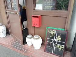 お店は住宅街に...