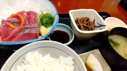 ランチで初カツ...